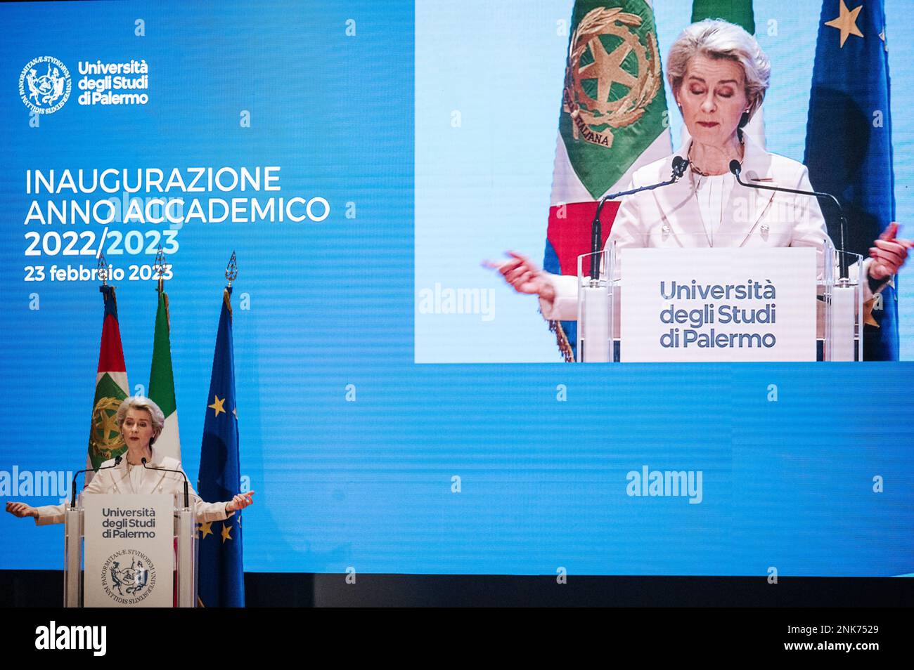 Palermo, Italien. 23. Februar 2023. Präsident von der Leyen sprach über EU-Forschungsgelder. Ursula von der Leyen, Präsidentin der Europäischen Kommission, nahm an der Eröffnungsfeier des akademischen Jahres an der Universität Palermo (Università di Palermo, UNIPA) mit einer Antrittsrede Teil. Der Präsident wurde von Professor Massimo Midiri, Rektor der UNIPA, begrüßt. Kredit: SOPA Images Limited/Alamy Live News Stockfoto