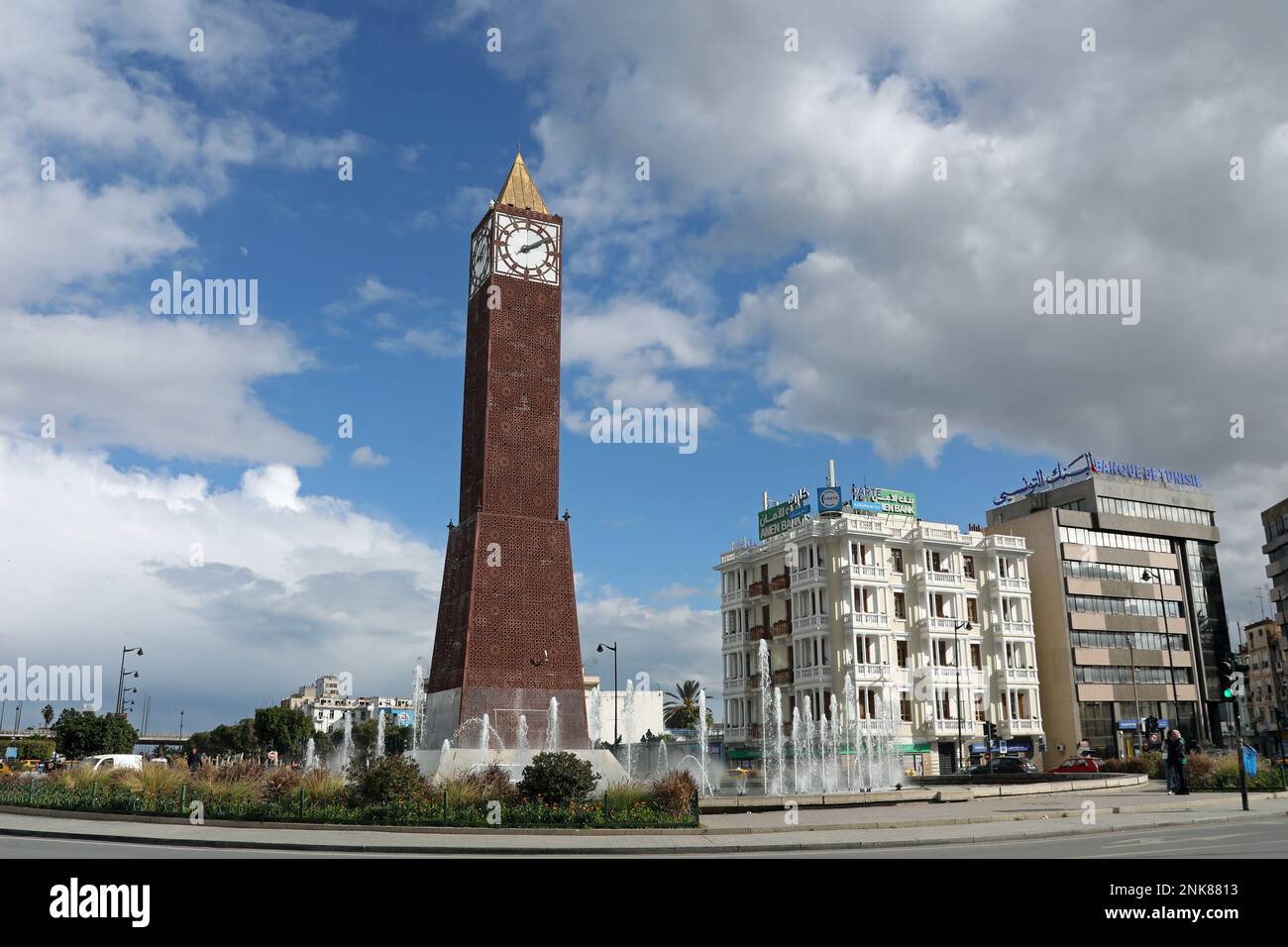 Uhrenturm im Mashrabiya-Stil im Stadtzentrum von Tunis Stockfoto