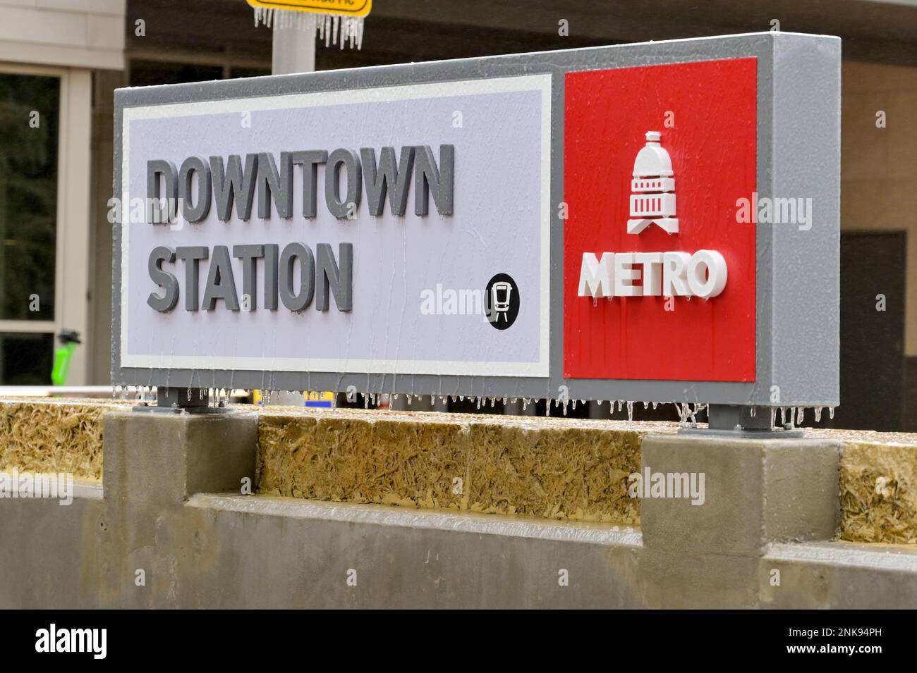 Austin, Texas, USA - Februar 2023: Schild am Metrorail Downtown Bahnhof im Stadtzentrum Stockfoto