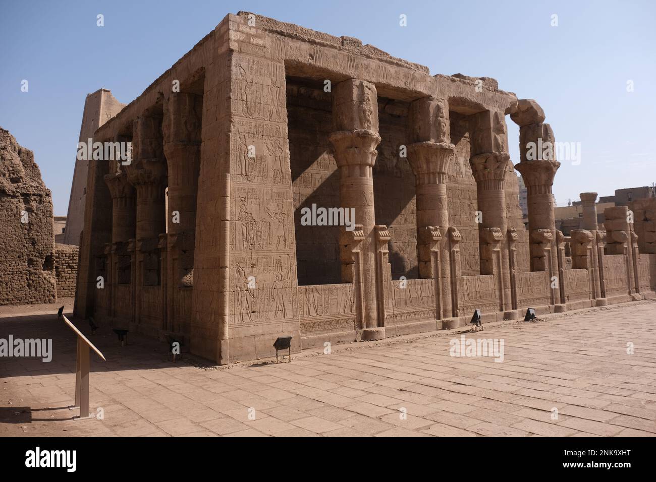 Tempel von Horus und Hathor in Edfu in Ägypten Stockfoto