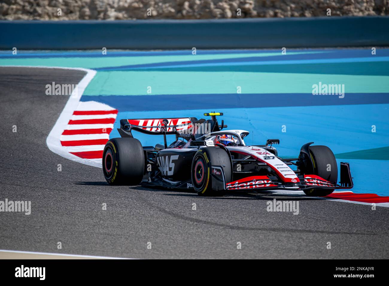 Sakhir, Bahrain, 23. Februar 2023, Yuki Tsunoda aus Japan, tritt um Scuderia AlphaTauri an. Wintertests, die Wintertests der Formel-1-Meisterschaft 2023. Kredit: Michael Potts/Alamy Live News Stockfoto