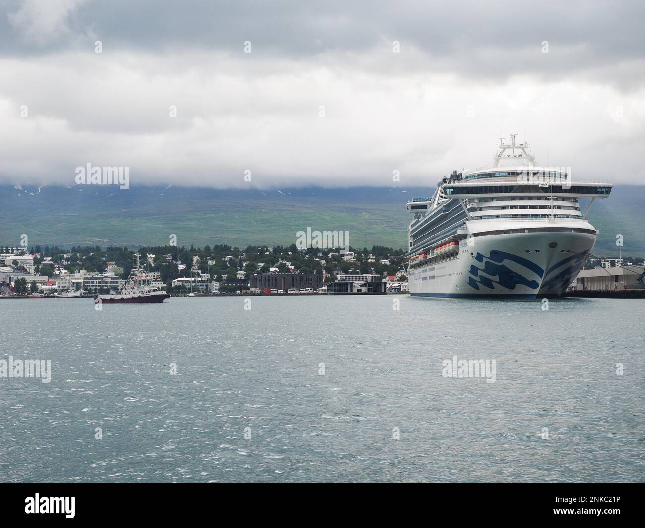 Kreuzfahrtschiff, Hafen von Akureyri, Norourland Eystra, Nordosten Islands, Island Stockfoto