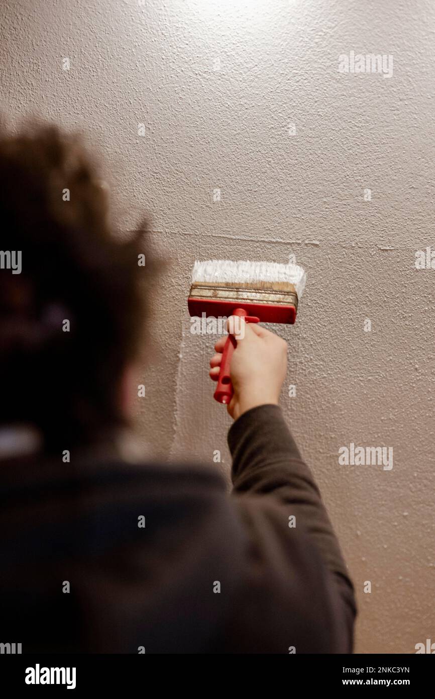 Die Innenwand streichen Stockfoto