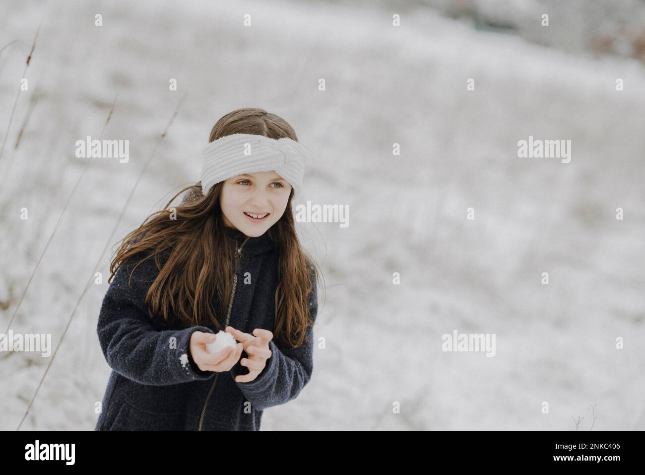 Mädchen im Schnee Stockfoto