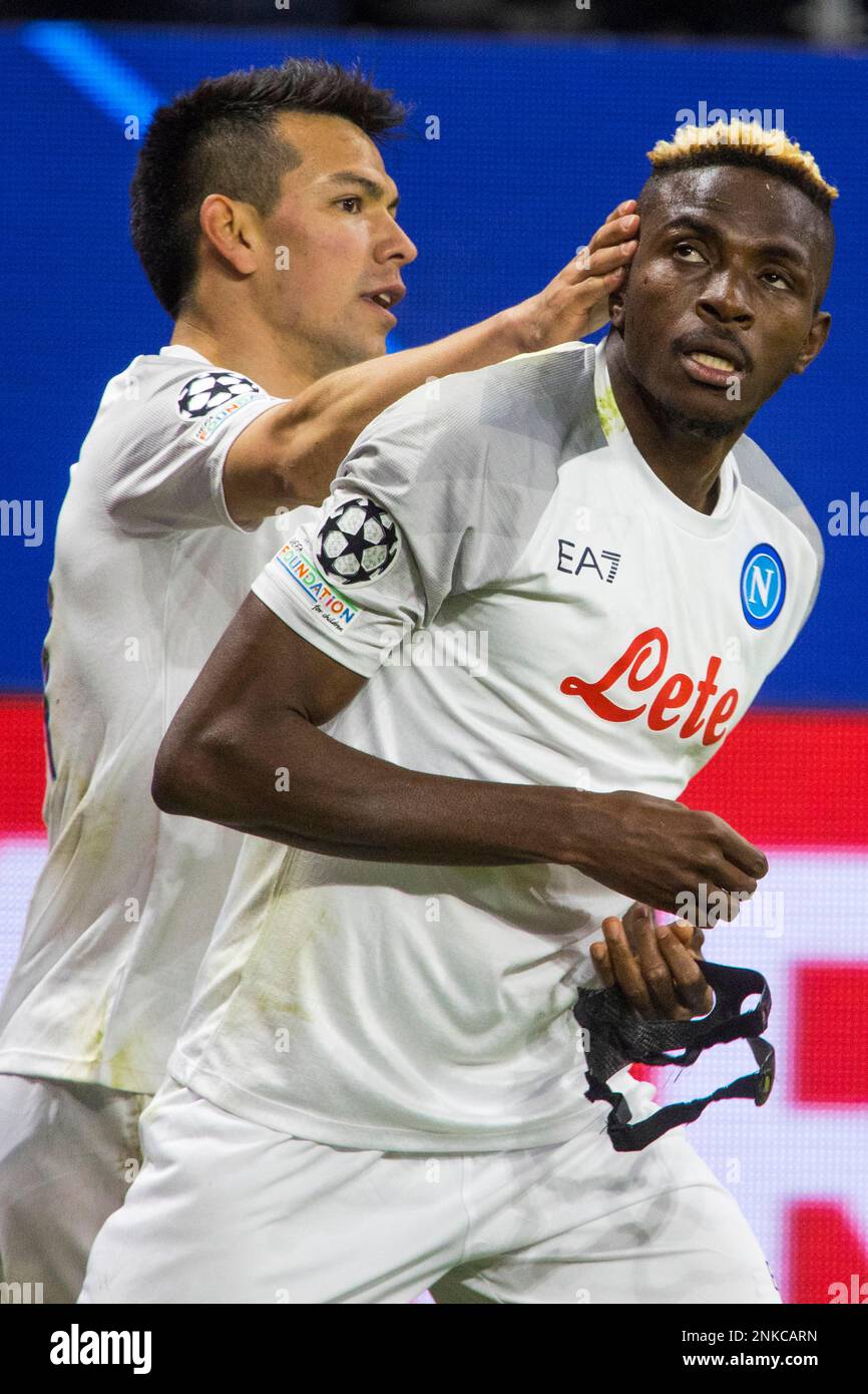 Hirving LOZANO (SSC Neapel) Left.gratuliert Victor OSIMHEN (SSC Neapel