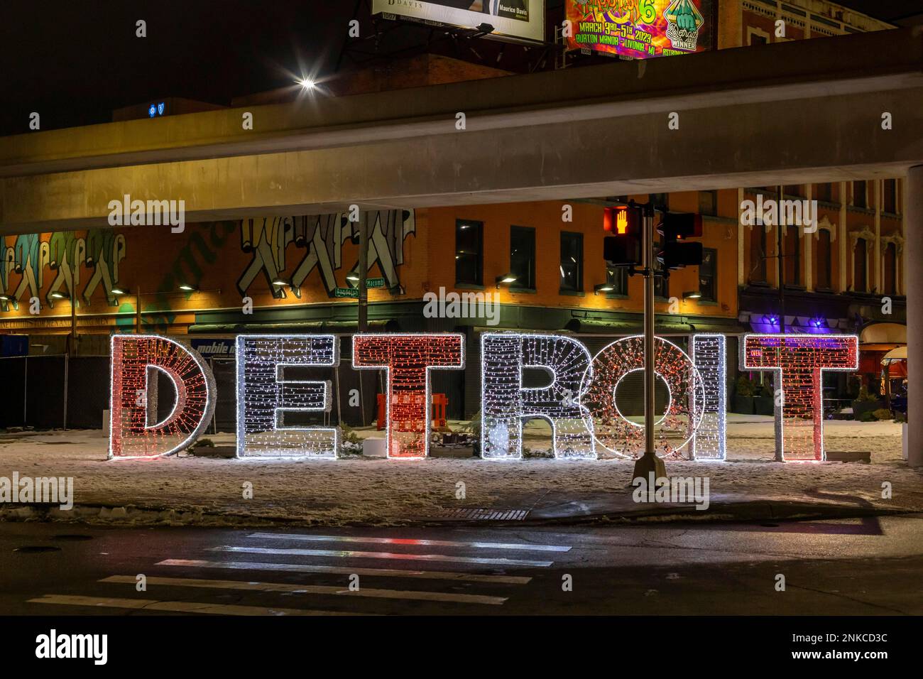 Detroit, Michigan, Lichter in einem Schild bedeuten Detroit an einer Kreuzung in der Innenstadt Stockfoto