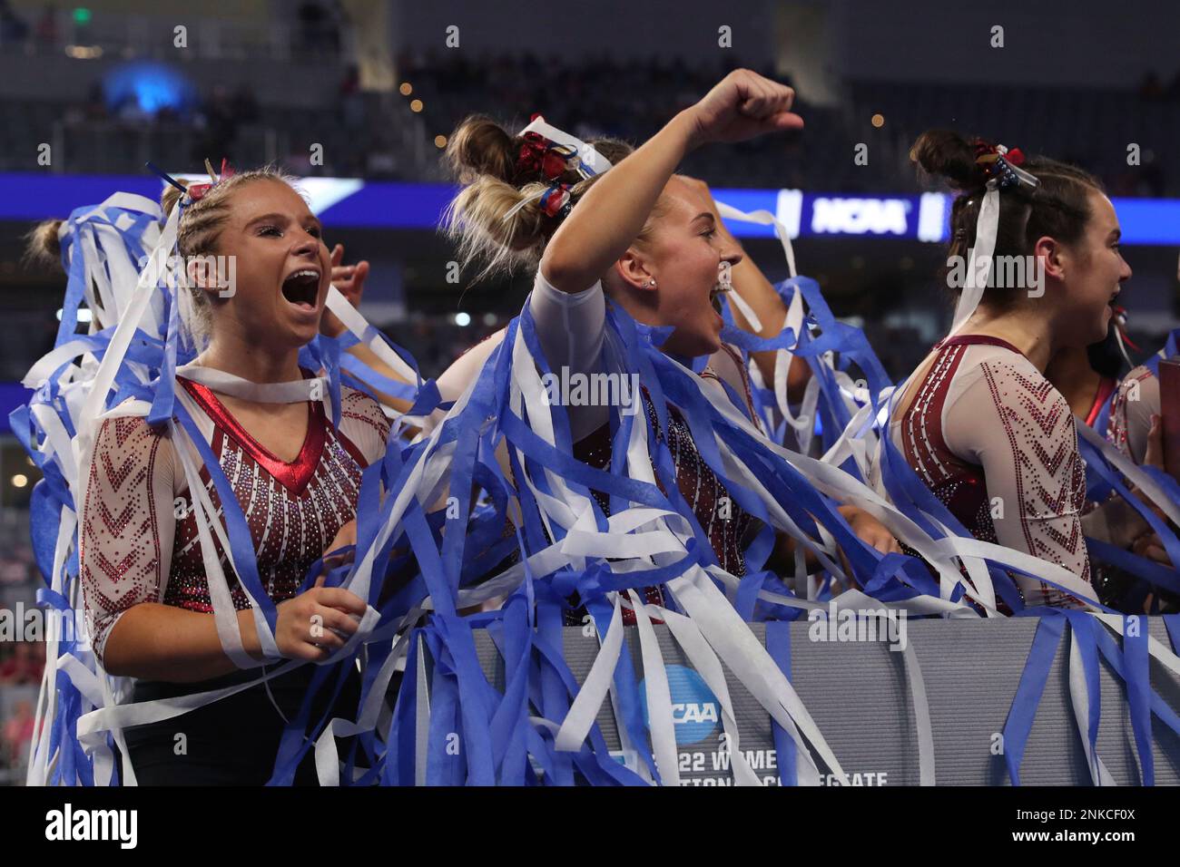April 16, 2022: Ragan Smith and Olivia Trautman celebrate the University of Oklahoma women's gymnastics team winning its fifth team title during the NCAA Women's National Collegiate Gymnastics Championships at Dickie's Arena in Fort Worth, Texas. Melissa J. Perenson/CSM(Credit Image: © Melissa J. Perenson/CSM via ZUMA Press Wire) (Cal Sport Media via AP Images) Stockfoto