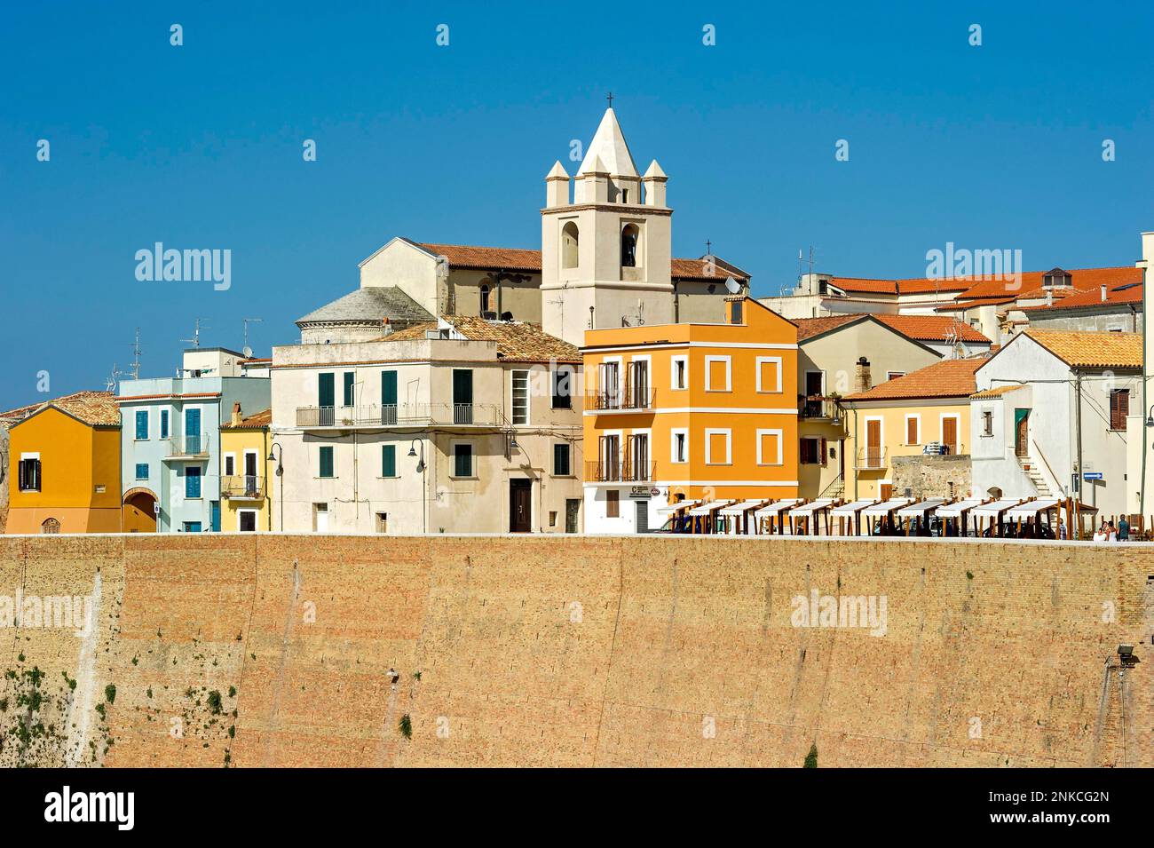 Festungsmauer und Kathedrale von San Basso, Cattedrale San Basso, Altstadt, Termoli, Molise, Italien Stockfoto
