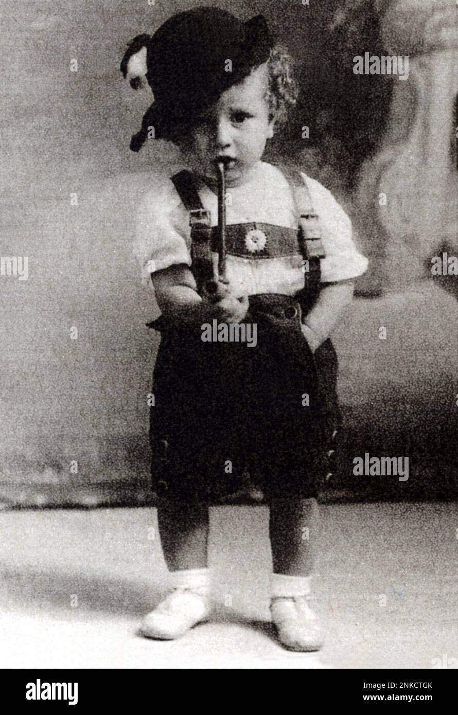 1937 , Urbino , Italien : Der italienische Arzt FERNANDO AIUTI, wann war ein Baby im Alter von 2 - DOTTORE - MEDICO - ricercatore - IMMUNOLOGO - IMMUNOLOGIA - IMMUNOLOGIE - IMMUNOLOGE Persönlichkeit Prominente Persönlichkeiten, wann waren junge Jungen Chil Childrens - scolaro - celebrità personalità da bambino Bambini piccolo Piccolo Piccoli - giovane - Archivio GBB Stockfoto