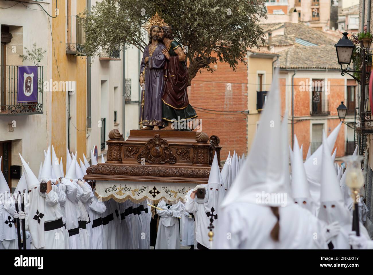 Several Nazarenes carry the image of the 'Kiss of Judas' of the ...