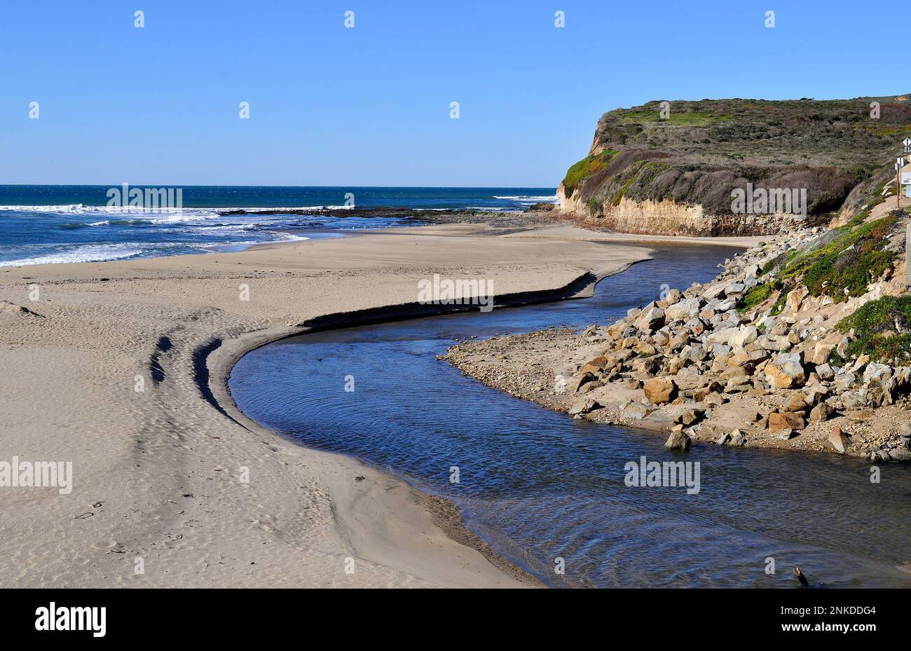 Scott Creek fließt in den Pazifik, Highway 1 nahe Santa Cruz, Kalifornien Stockfoto