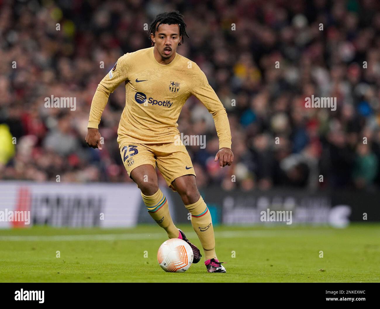 Manchester, England, 23. Februar 2023. Jules Kounde aus Barcelona während des Spiels der UEFA Europa League in Old Trafford, Manchester. Das Bild sollte lauten: Andrew Yates/Sportimage Stockfoto