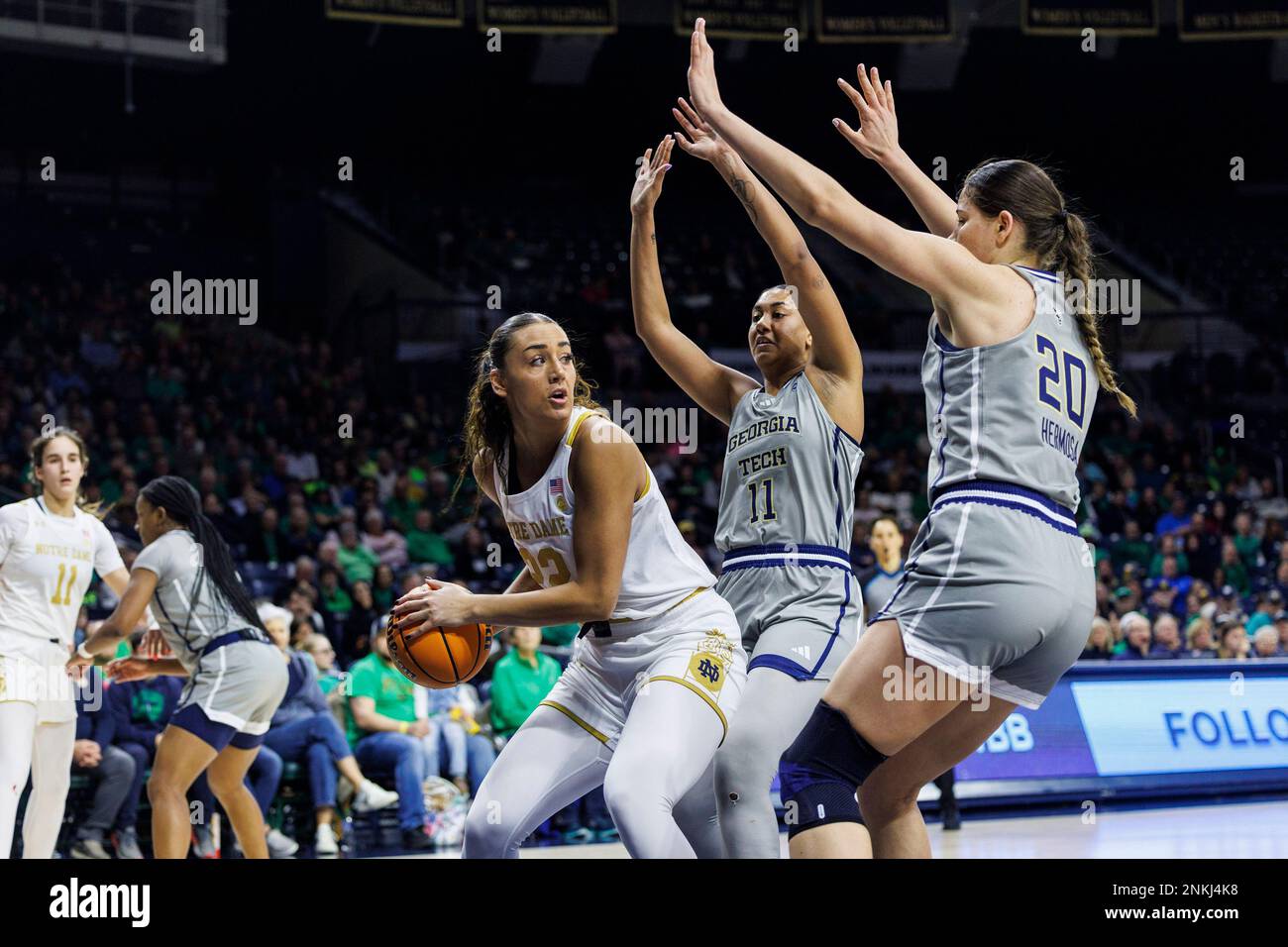 February 23, 2023: Notre Dame forward Kylee Watson (22) looks to pass the ball around the defense of Georgia Tech forward Aixa Wone Aranaz (11) and Georgia Tech center Nerea Hermosa (20) during NCAA Women's Basketball game action between the Georgia Tech Yellow Jackets and the Notre Dame Fighting Irish at Purcell Pavilion at the Joyce Center in South Bend, Indiana. Notre Dame defeated Georgia Tech 76-53. John Mersits/CSM. (Credit Image: © John Mersits/CSM via ZUMA Press Wire) (Cal Sport Media via AP Images) Stockfoto