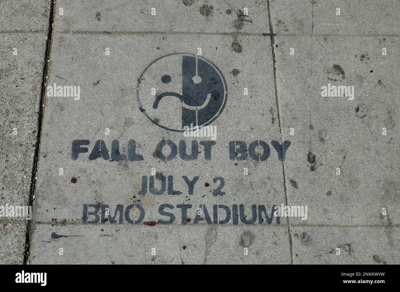 Los Angeles, Kalifornien, USA 22. Februar 2023 Ein allgemeiner Blick auf die Atmosphäre des Fall Out Boy BMO Stadium Concert Sidewalk Art für das Konzert am 2. Juli 2023 am 22. Februar 2023 in Los Angeles, Kalifornien, USA. Foto: Barry King/Alamy Stock Photo Stockfoto