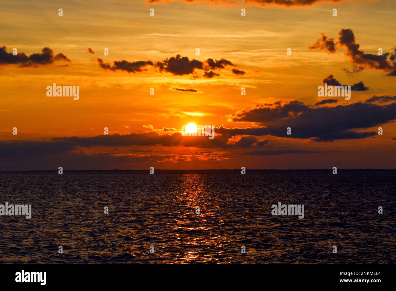 Sonnenuntergang am Sandy Hook Beach, Highlands, NJ Stockfoto