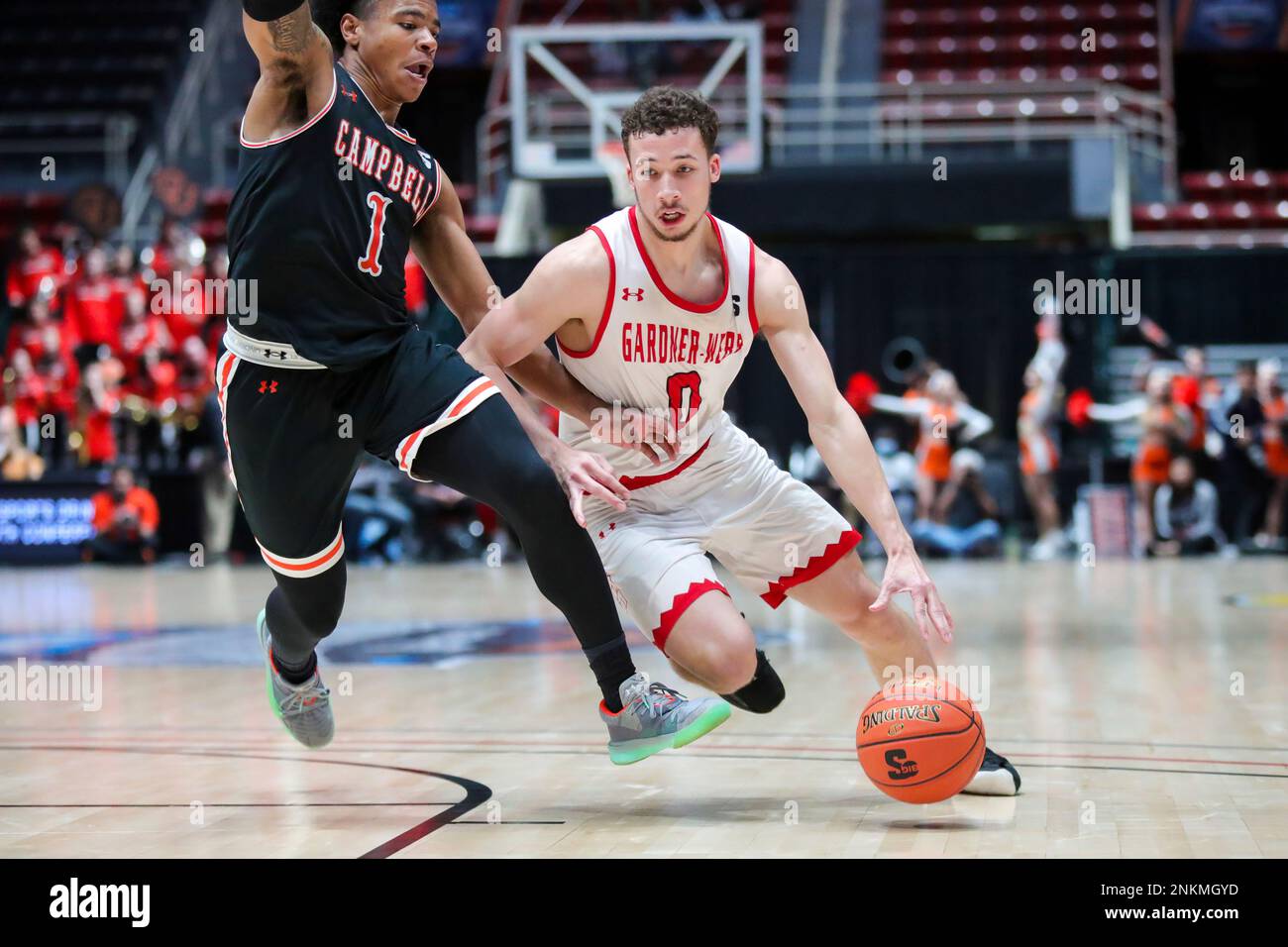 CHARLOTTE, NC - MARCH 04: Lance Terry (0) of the Gardner Webb Runnin Bulldogs drives to the basket during the Big South Tournament between the Gardner Webb Runnin Bulldogs and the Campbell Fighting Camels on March 4, 2022, at Bojangles' Coliseum in Charlotte, NC. (Photo by David Jensen/Icon Sportswire) (Icon Sportswire via AP Images) Stockfoto