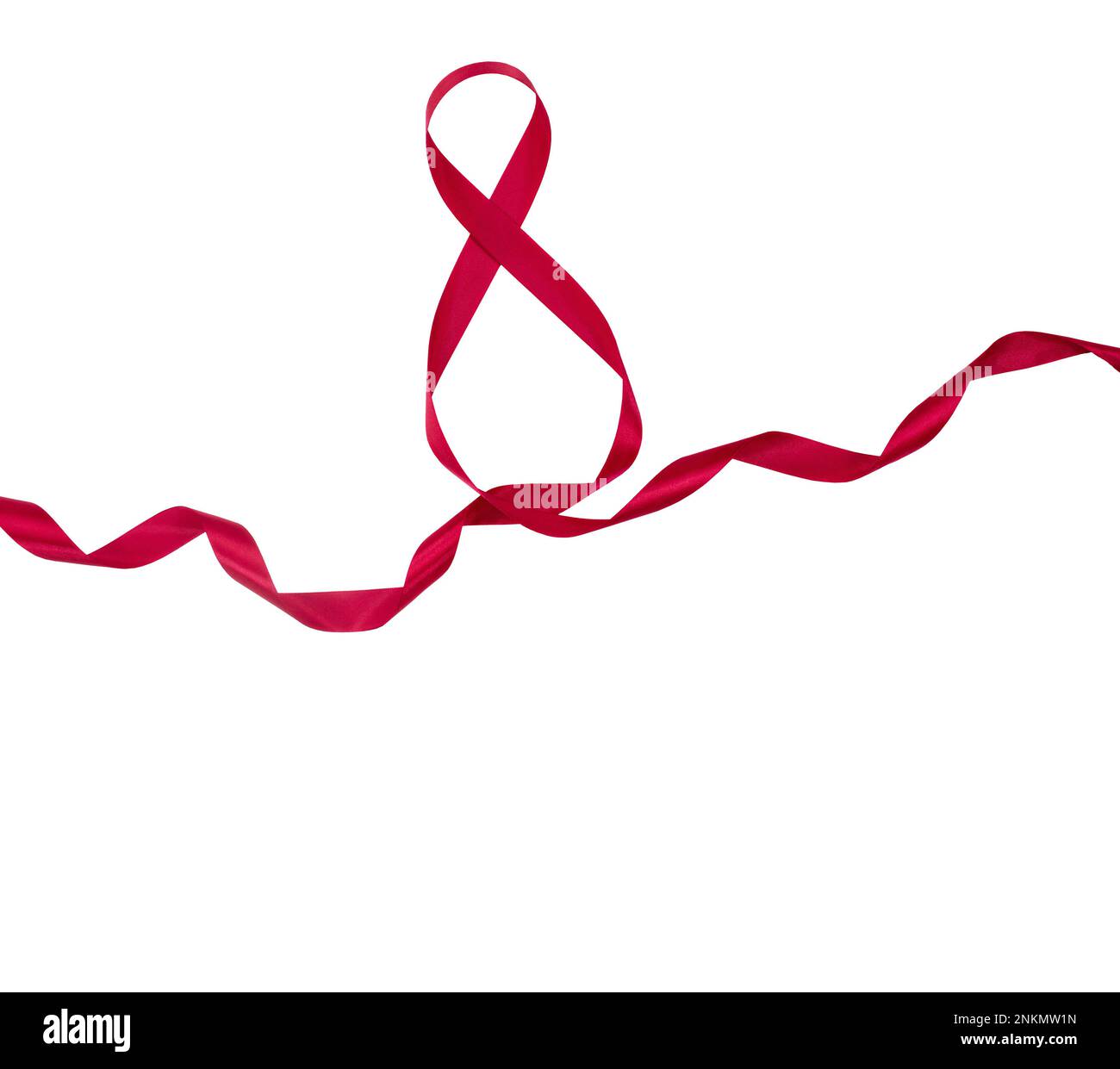 Nummer 8, acht aus Seide, verdrehtes rotes Band auf weißem Hintergrund. Internationaler Frauentag, Geburtstag. Konstruktionselement. Speicherplatz kopieren Stockfoto