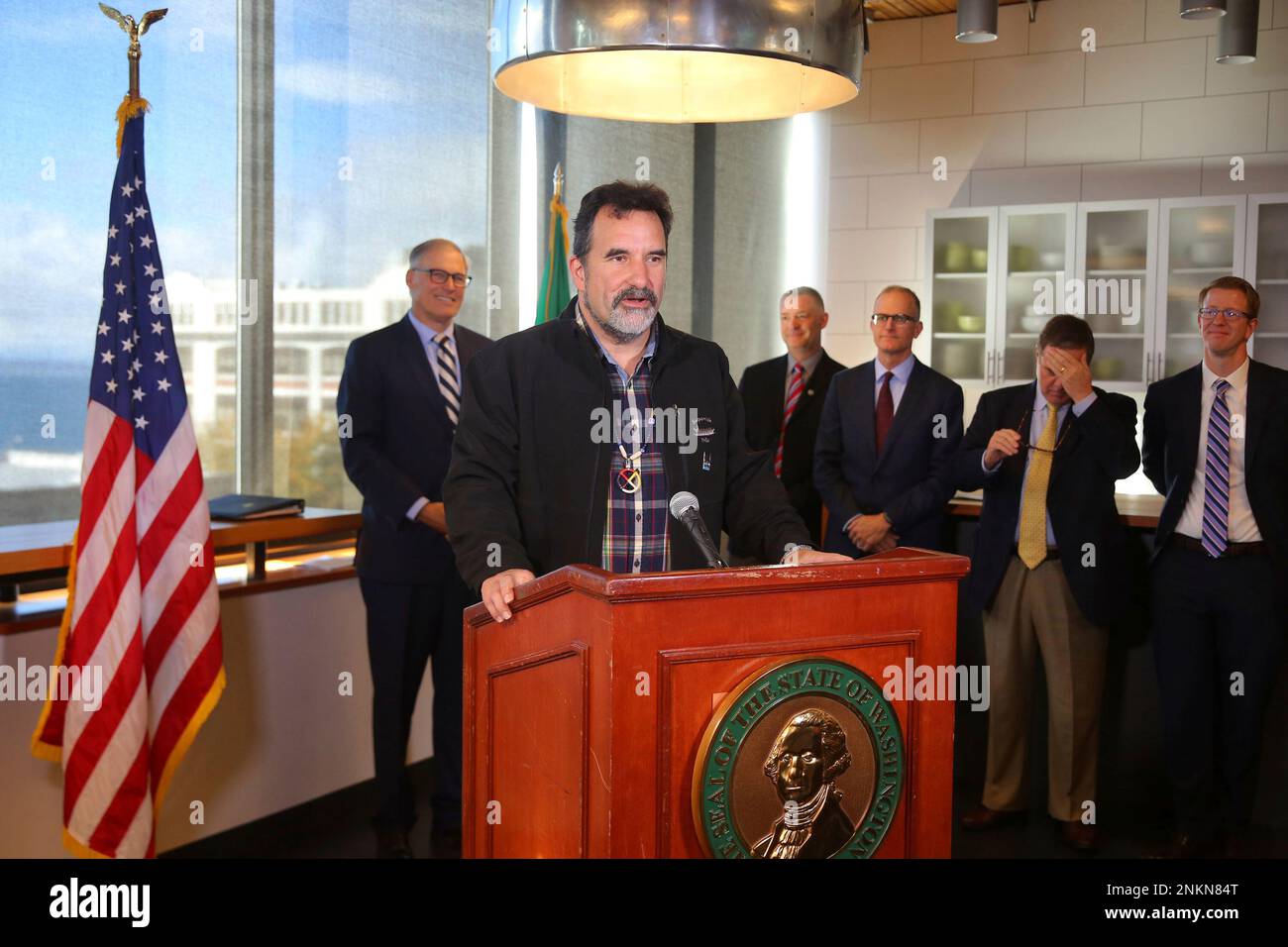 Suquamish Tribe Chairman Leonard Forsman speaks during a press conference announcing new federal actions to protect and recover the health of Puget Sound, the nation's largest estuary, Oct. 18, 2016. Similar actions have been taken in recent years to protect Chesapeake Bay and the Great Lakes. (Genna Martin, seattlepi.com) (GENNA MARTIN/San Francisco Chronicle via AP) Stockfoto