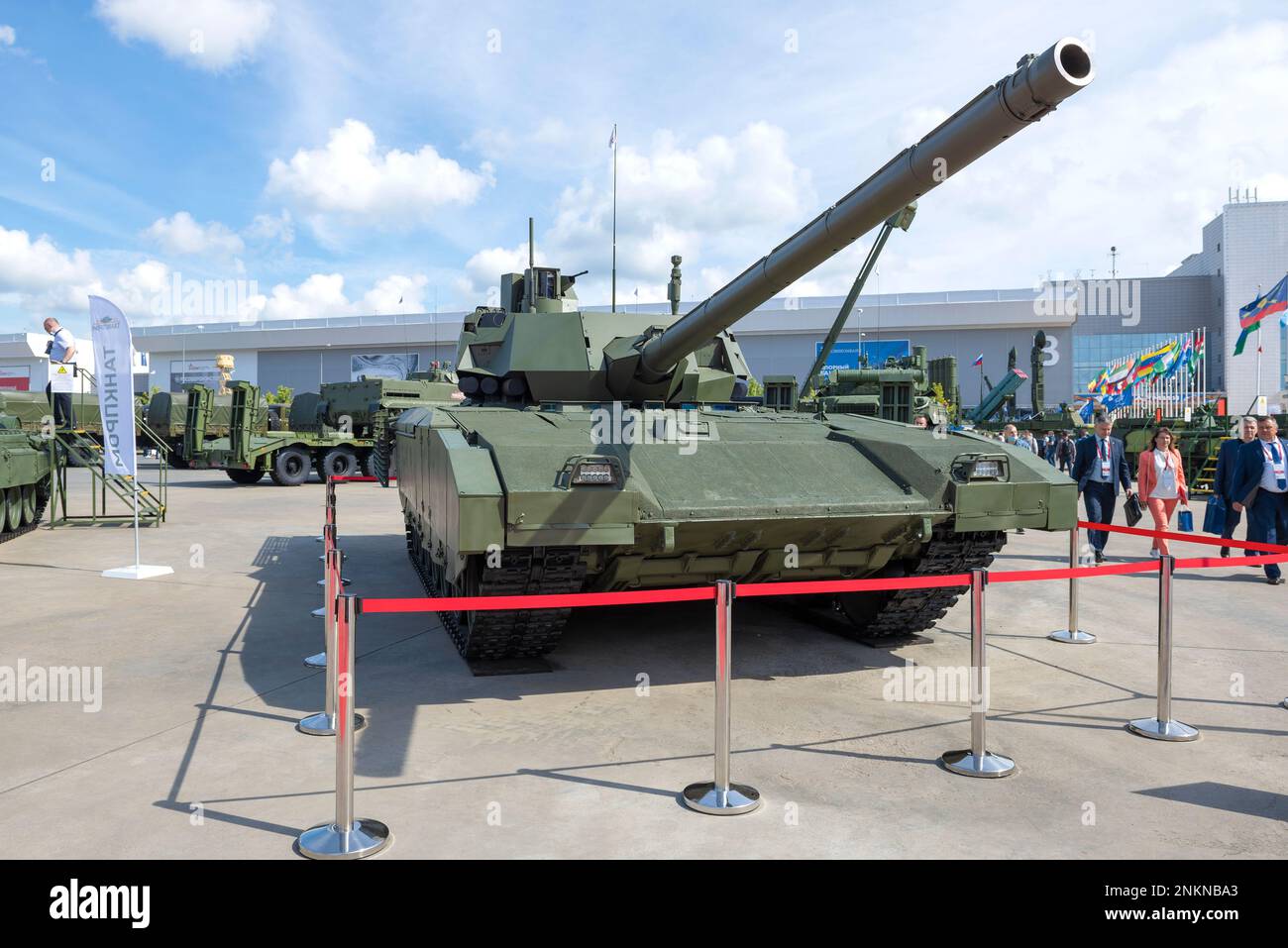 MOSKAU REGION, RUSSLAND - 25. AUGUST 2020: Neuester russischer Panzer der Armata T-14. Ausstellung des internationalen militärisch-technischen Forums "Army-2020". Stockfoto