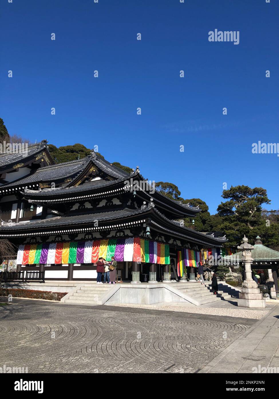 Hase-dera-Tempel in Kamakura, Japan, an einem sonnigen Tag Stockfoto