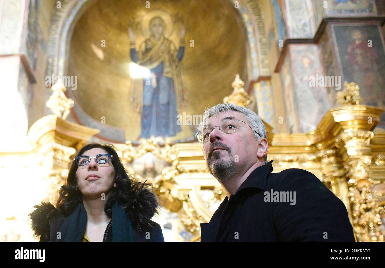 Nicht exklusiv: KIEW, UKRAINE - 23. FEBRUAR 2023 - Kulturminister Frankreichs Rima Abdul-Malak und Minister für Kultur und Informationspolitik des Vereinigten Königreichs Stockfoto