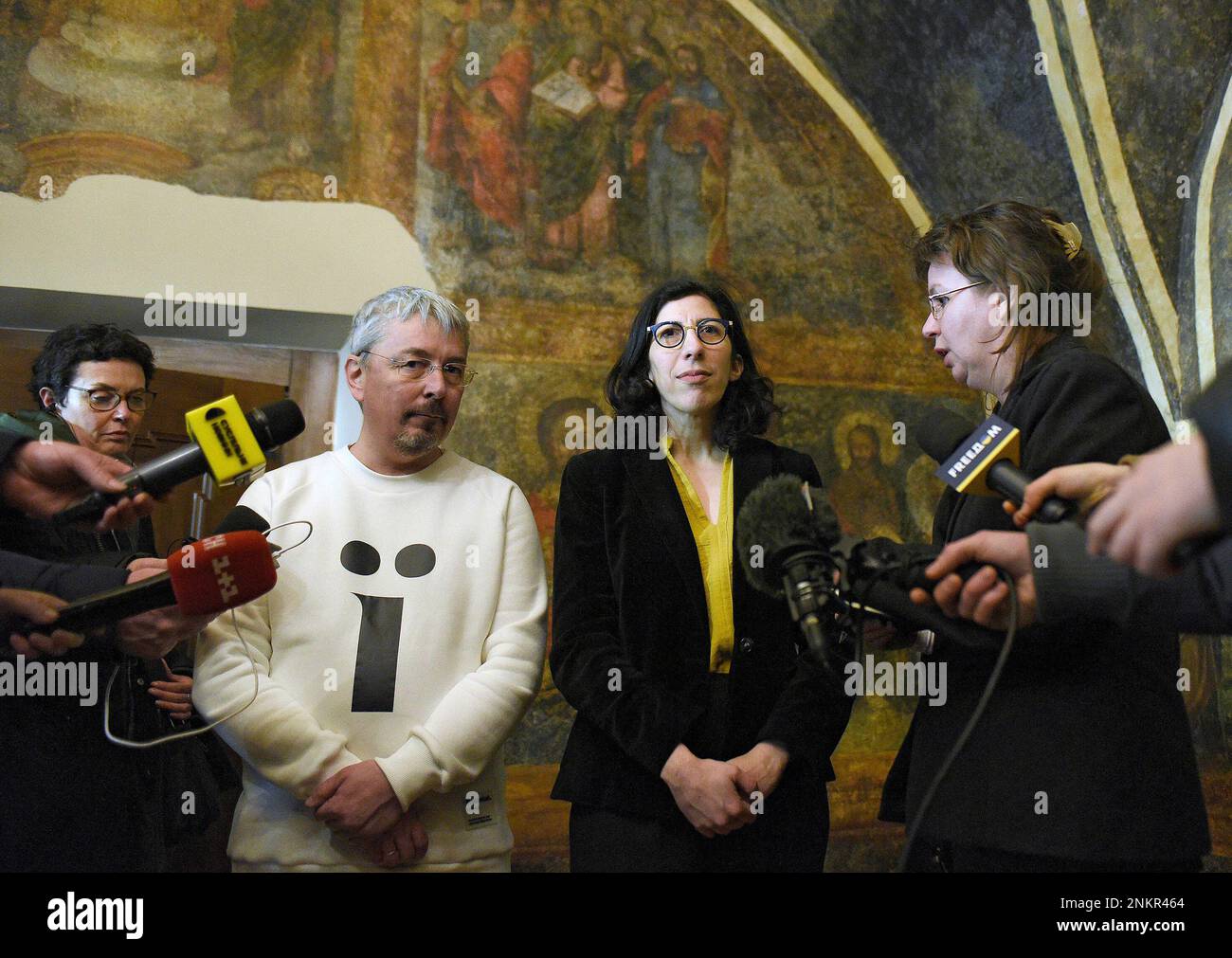 Nicht exklusiv: KIEW, UKRAINE - 23. FEBRUAR 2023 - Kulturminister Frankreichs Rima Abdul-Malak und Minister für Kultur und Informationspolitik des Vereinigten Königreichs Stockfoto