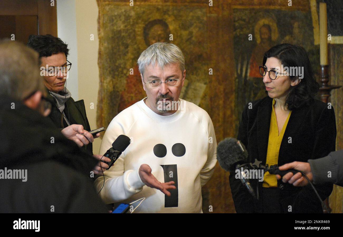 Nicht exklusiv: KIEW, UKRAINE - 23. FEBRUAR 2023 - Kulturminister Frankreichs Rima Abdul-Malak und Minister für Kultur und Informationspolitik des Vereinigten Königreichs Stockfoto