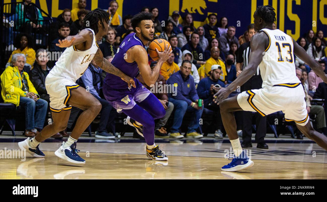 Berkeley, Kalifornien USA 23. Februar 2023. A. Washington Guard Jamal Bey (5) geht beim NCAA Männer Basketballspiel zwischen Washington Huskies und den California Golden Bears in den Korb. Washington schlug Kalifornien 65-56 im Haas Pavilion Berkeley Calif Thurman James/CSM/Alamy Live News Stockfoto