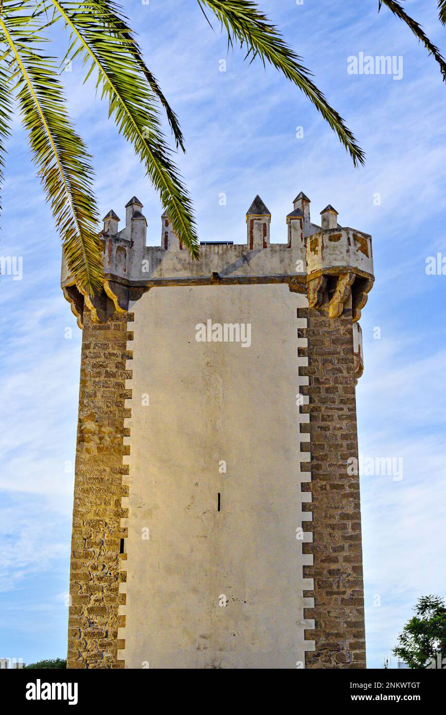 Blick auf den torre guzman in der Stadt conil de la frontera, cadiz, spanien. Stockfoto