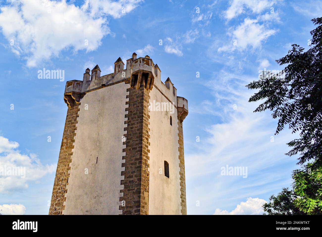 Blick auf den torre guzman in der Stadt conil de la frontera, cadiz, spanien. Stockfoto
