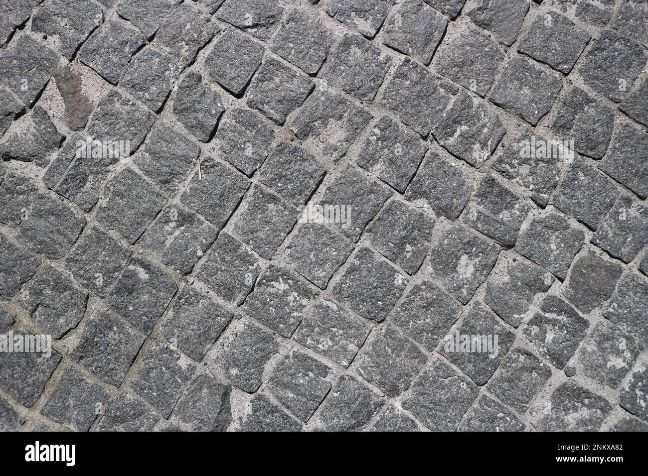 Schutt graue quadratische Steine gepflasterte Straße mit einer diagonalen Rotation. Stockfoto