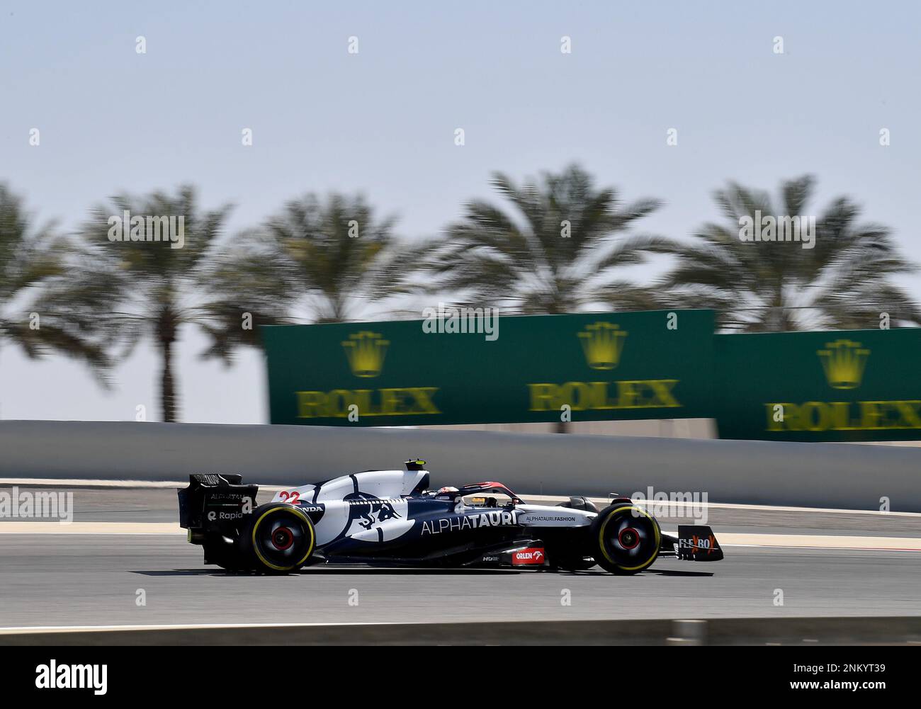 Sakhir, Bahrain. 24. Februar 2023. Motorsport: Formel 1, Probefahrten. Yuki Tsunoda aus Japan vom Team Alpha Tauri ist auf dem richtigen Weg. Kredit: Hasan Bratic/dpa/Alamy Live News Stockfoto