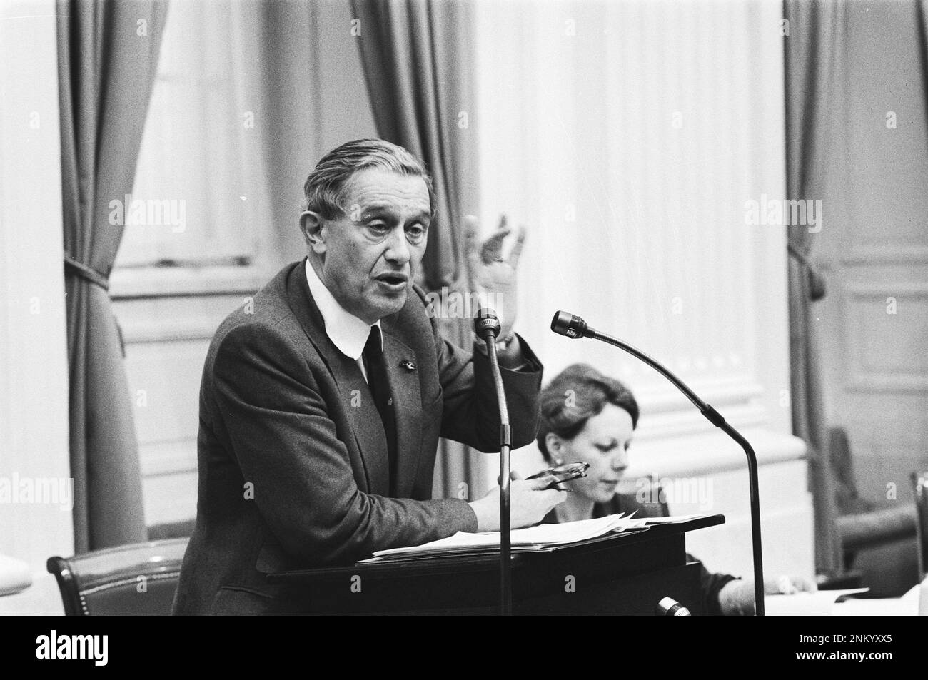 Niederländische Geschichte: Repräsentantenhaus, Diskussion des V&W-Haushalts; Dany Tuijnman spricht ca. 24. Januar 1980 Stockfoto