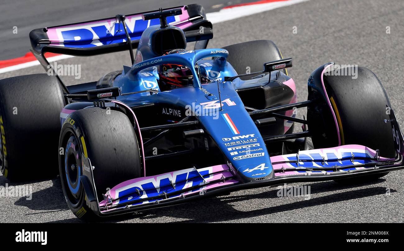 Sakhir, Bahrain. 24. Februar 2023. Motorsport: Formel 1, Test. Esteban Ocon vom französischen Alpenteam ist auf dem richtigen Weg. Kredit: Hasan Bratic/dpa/Alamy Live News Stockfoto