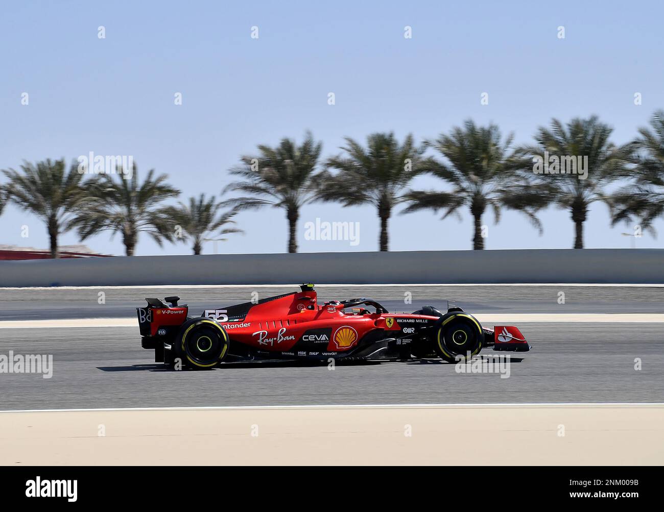 Sakhir, Bahrain. 24. Februar 2023. Motorsport: Formel 1, Test. Carlos Sainz aus Spanien vom Ferrari-Team ist auf dem richtigen Weg. Kredit: Hasan Bratic/dpa/Alamy Live News Stockfoto