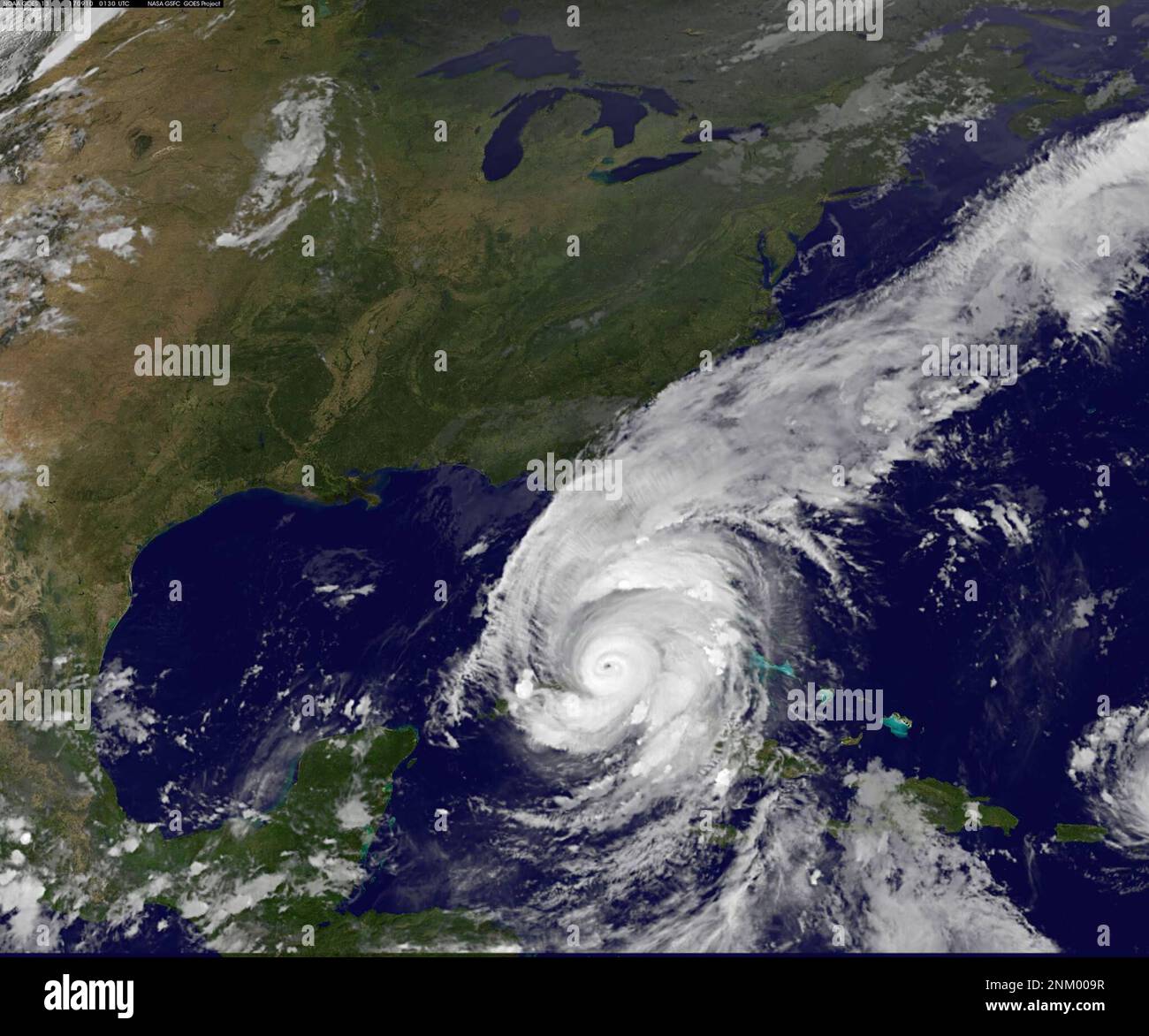 Hurrikan Irmas Wolken erstrecken sich über die Florida-Halbinsel in diesem GOES East-Satellitenbild um 9:30 Uhr EDT. Um 8 Uhr EDT lag das Auge von Hurrikan Irma in der Nähe von 23,3 nördlicher Breite, 80,8 westlicher Länge. Das ist etwa 110 Meilen (175 km) südöstlich von Key West, FL. Ca. 10. September 2017 Stockfoto