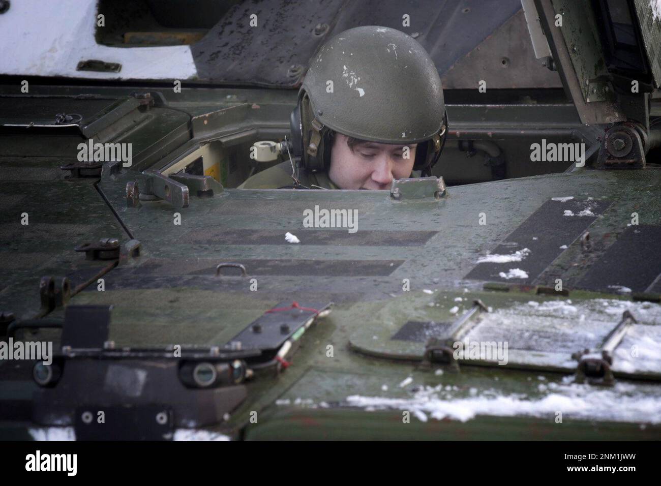 Leopard-2-Panzer anlässlich einer Pressekonferenz im Norrbotten Regiment I19 in Boden Schweden am 24. Februar 2023 anlässlich des ersten Jahrestages der russischen Invasion in der Ukraine. Zusätzliche Unterstützung für die Ukraine wurde angeboten.Foto: Andreas Sjolin / TT / Code 10510 Stockfoto