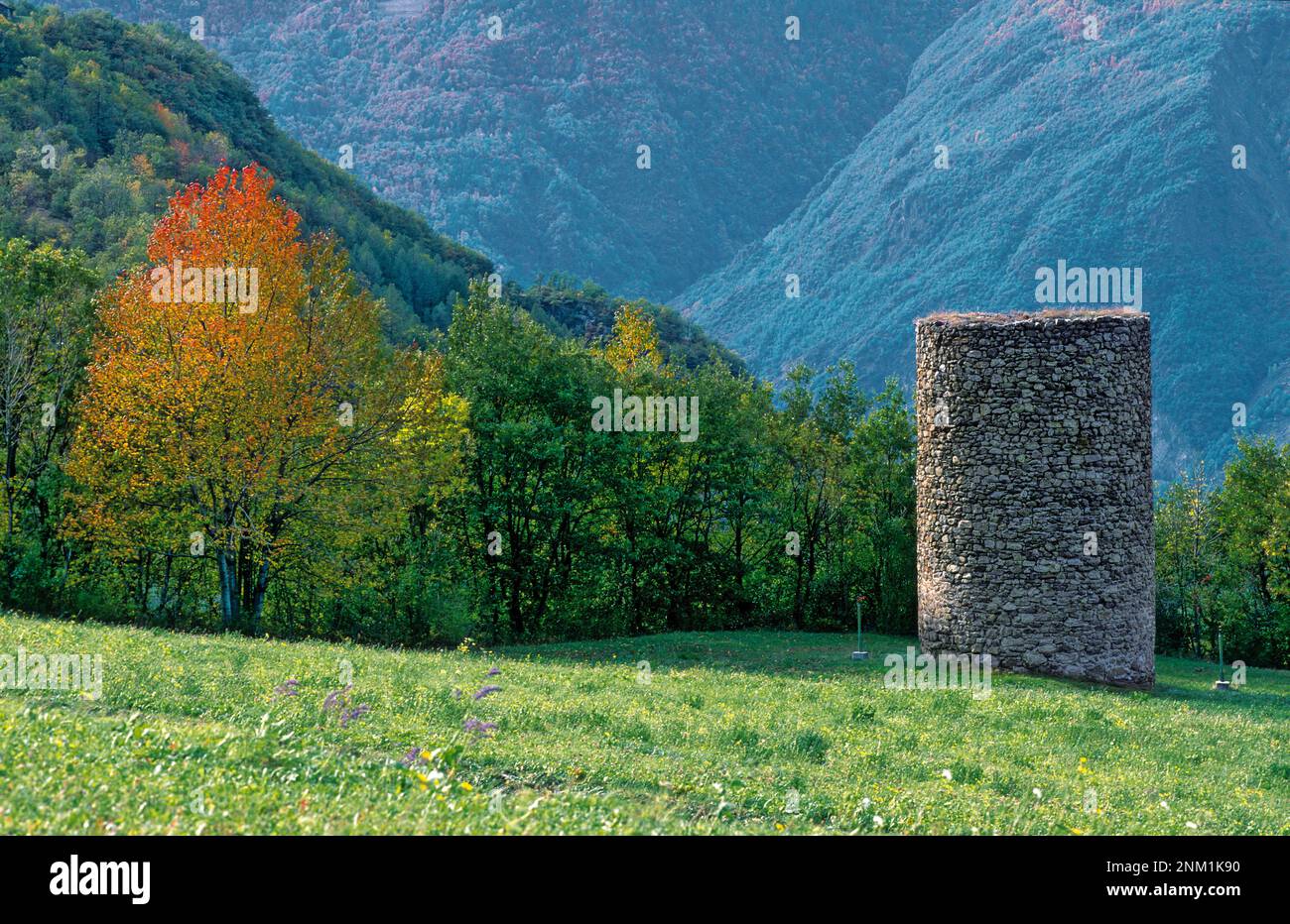 Italien Valle d'Aosta Val d'Ayas Isollaz (Challand Saint Victor) Turm Bonot XIII. Jahrhundert Stockfoto