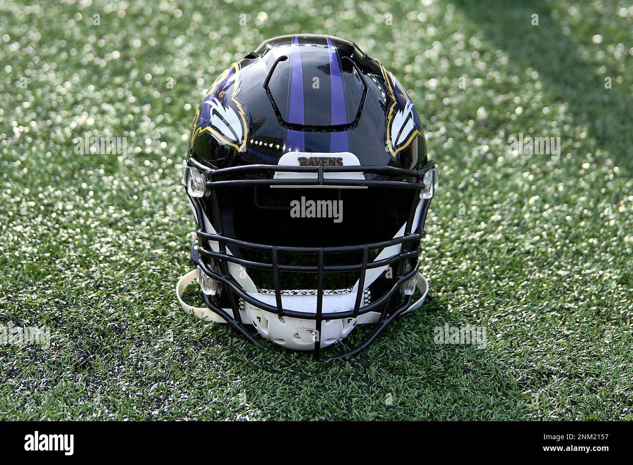 CINCINNATI, OH - DECEMBER 26: A detail view of a Baltimore Ravens helmet is seen during a game between the Cincinnati Bengals and the Baltimore Ravens on December 26, 2021, at Paul Brown Stadium in Cincinnati, OH. (Photo by Robin Alam/Icon Sportswire) (Icon Sportswire via AP Images) Stockfoto
