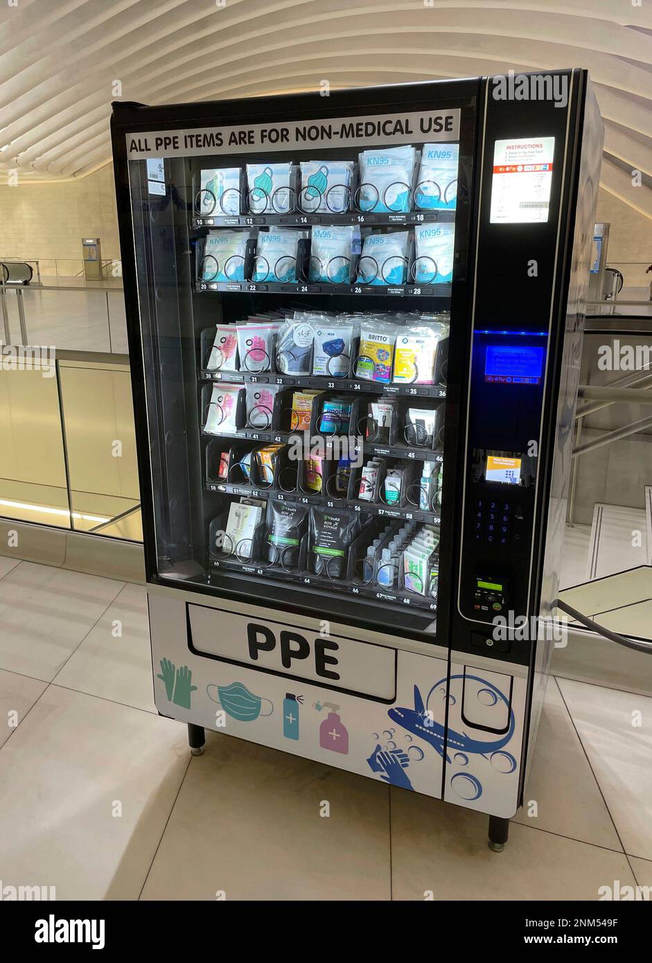 Photo by: zz/STRF/STAR MAX/IPx 2021 12/15/21 A vending machine that ...