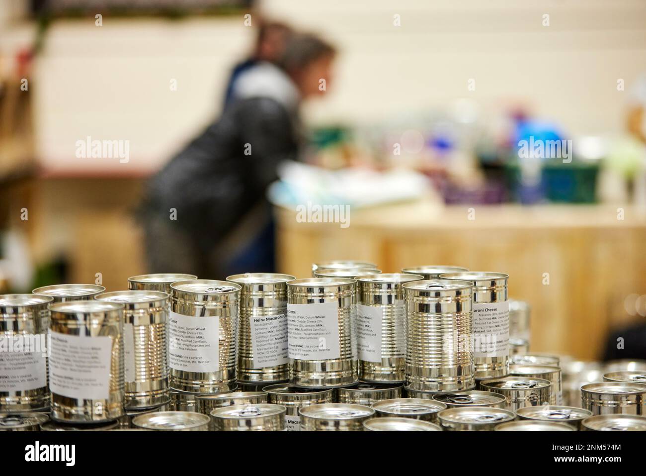 Keine Makkaroni-Dosen von Label Heinz in einer Lebensmittelbank Stockfoto