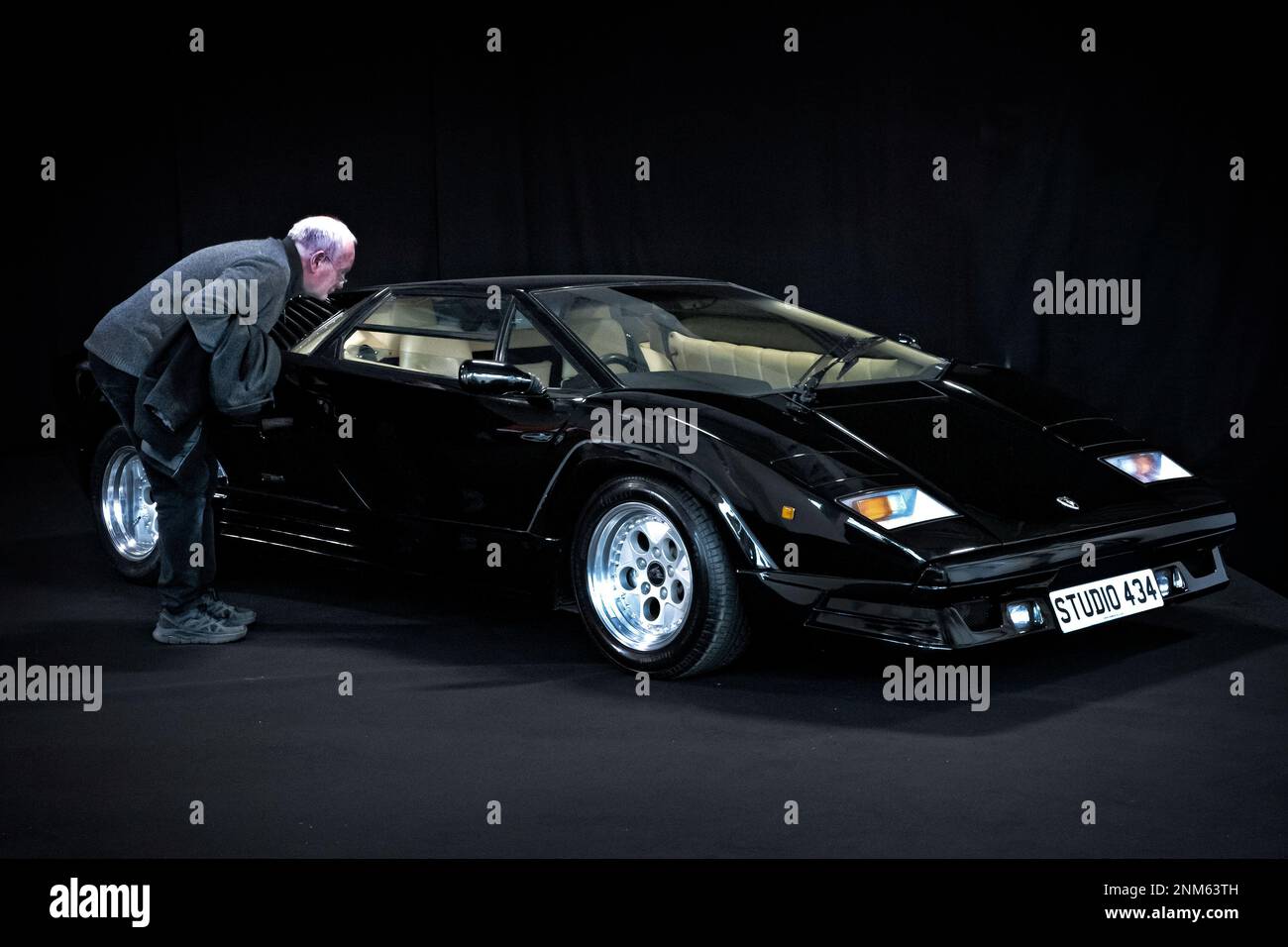 Lamborghini Countach Jahrestag der London Classic Car Show 2023 im Olympia London Stockfoto