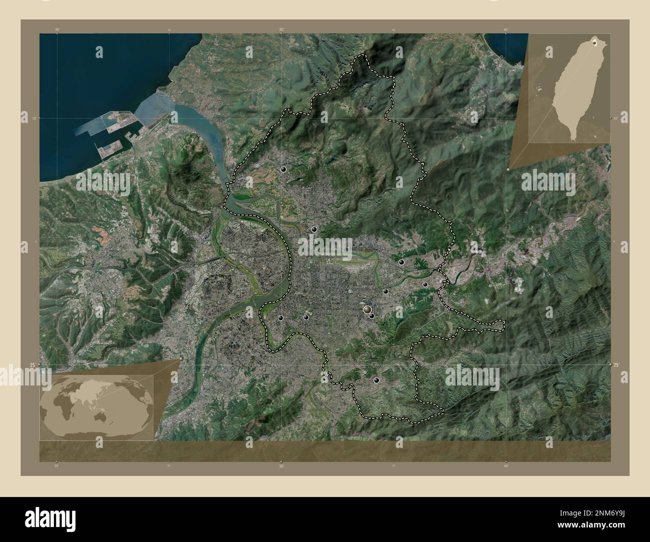 Taipei, Sondergemeinde Taiwan. Hochauflösende Satellitenkarte. Standorte der wichtigsten Städte der Region. Eckkarten für zusätzliche Standorte Stockfoto