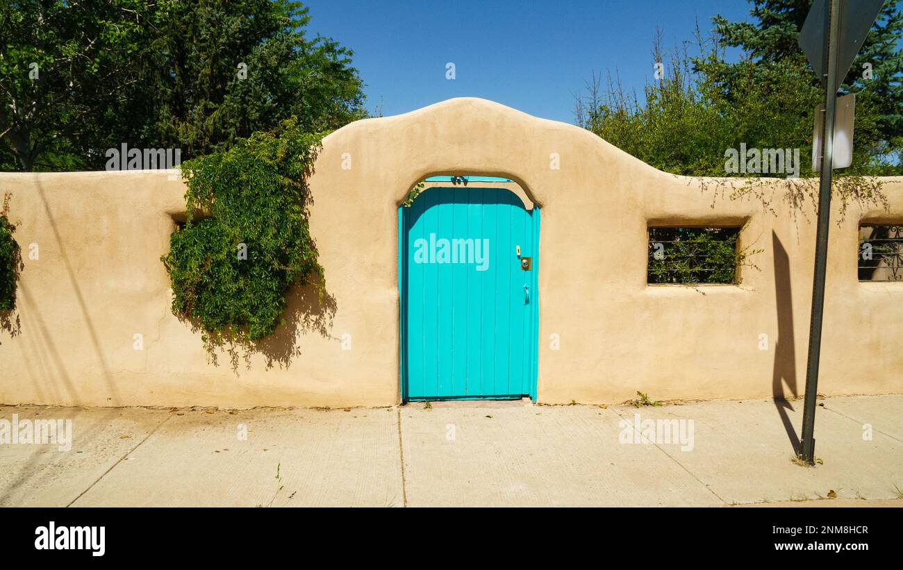 Türkise Tür Stockfoto