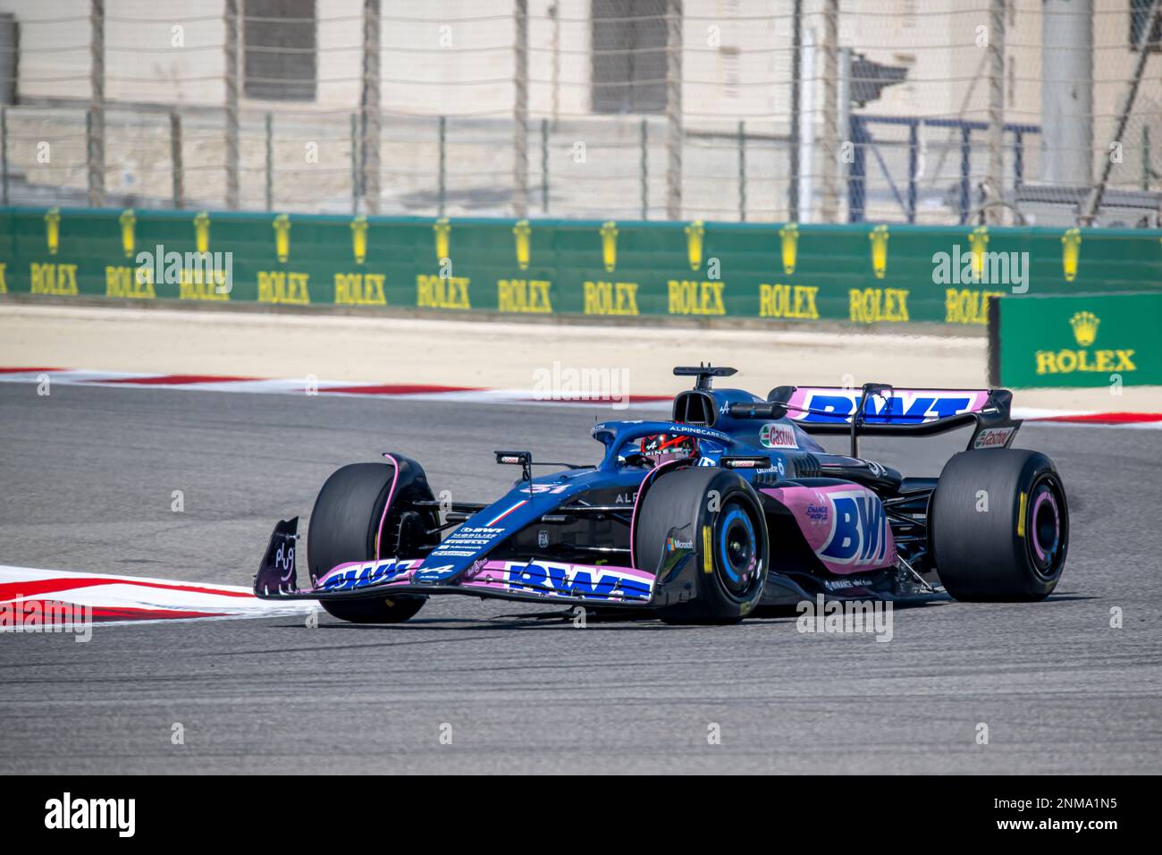 Sakhir, Bahrain, 24. Februar 2023, Esteban Ocon, aus Frankreich, tritt um Alpine F1 an. Wintertests, die Wintertests der Formel-1-Meisterschaft 2023. Kredit: Michael Potts/Alamy Live News Stockfoto