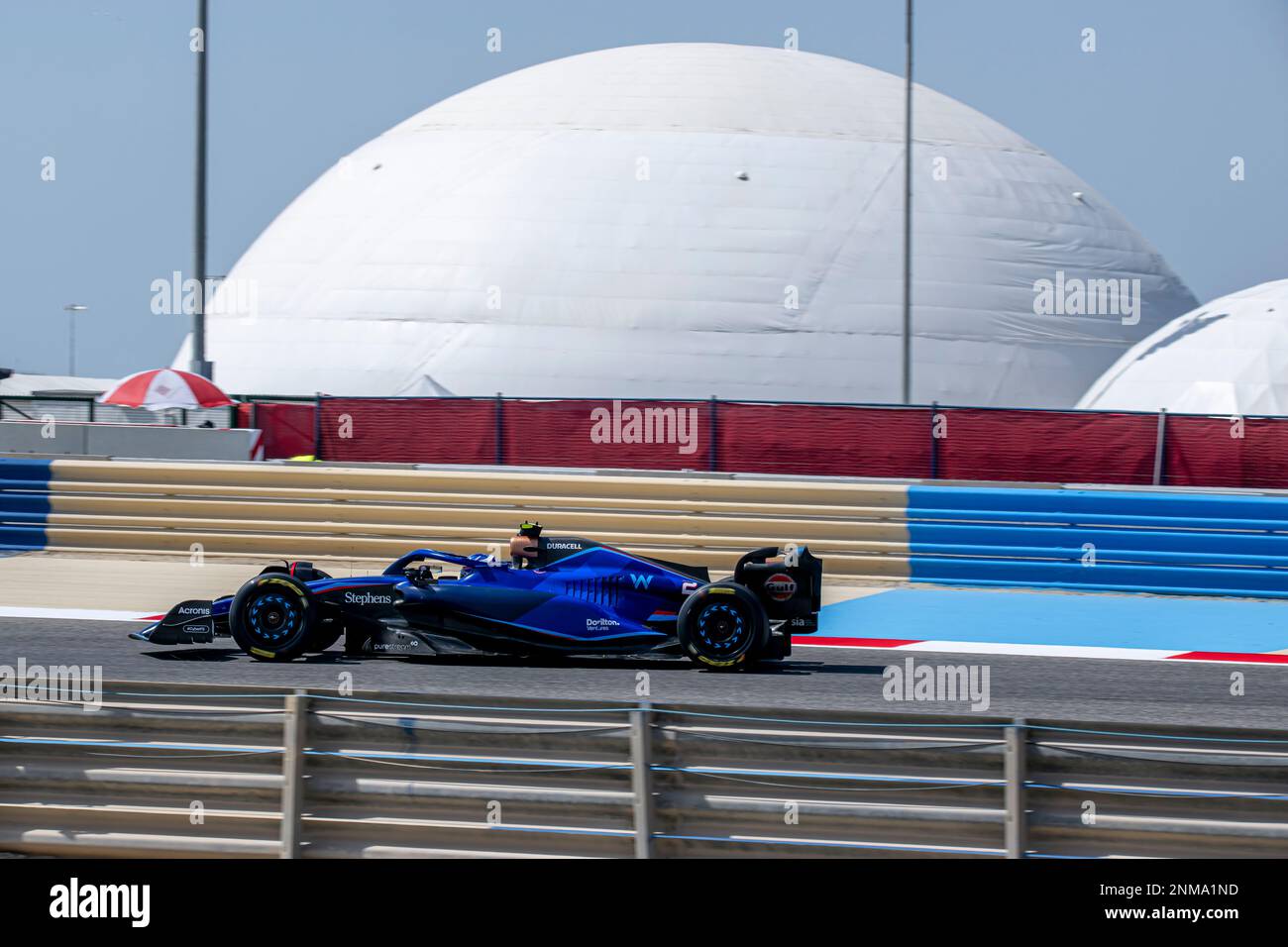 Sakhir, Bahrain, 24. Februar 2023, Logan SarSergeant aus den USA, tritt um Williams Racing an. Wintertests, die Wintertests der Formel-1-Meisterschaft 2023. Kredit: Michael Potts/Alamy Live News Stockfoto