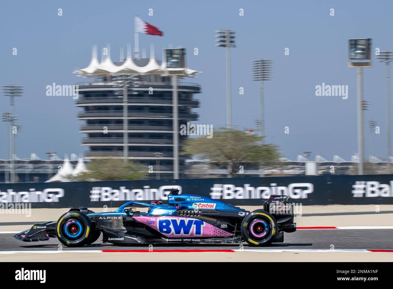 Sakhir, Bahrain, 24. Februar 2023, Esteban Ocon, aus Frankreich, tritt um Alpine F1 an. Wintertests, die Wintertests der Formel-1-Meisterschaft 2023. Kredit: Michael Potts/Alamy Live News Stockfoto