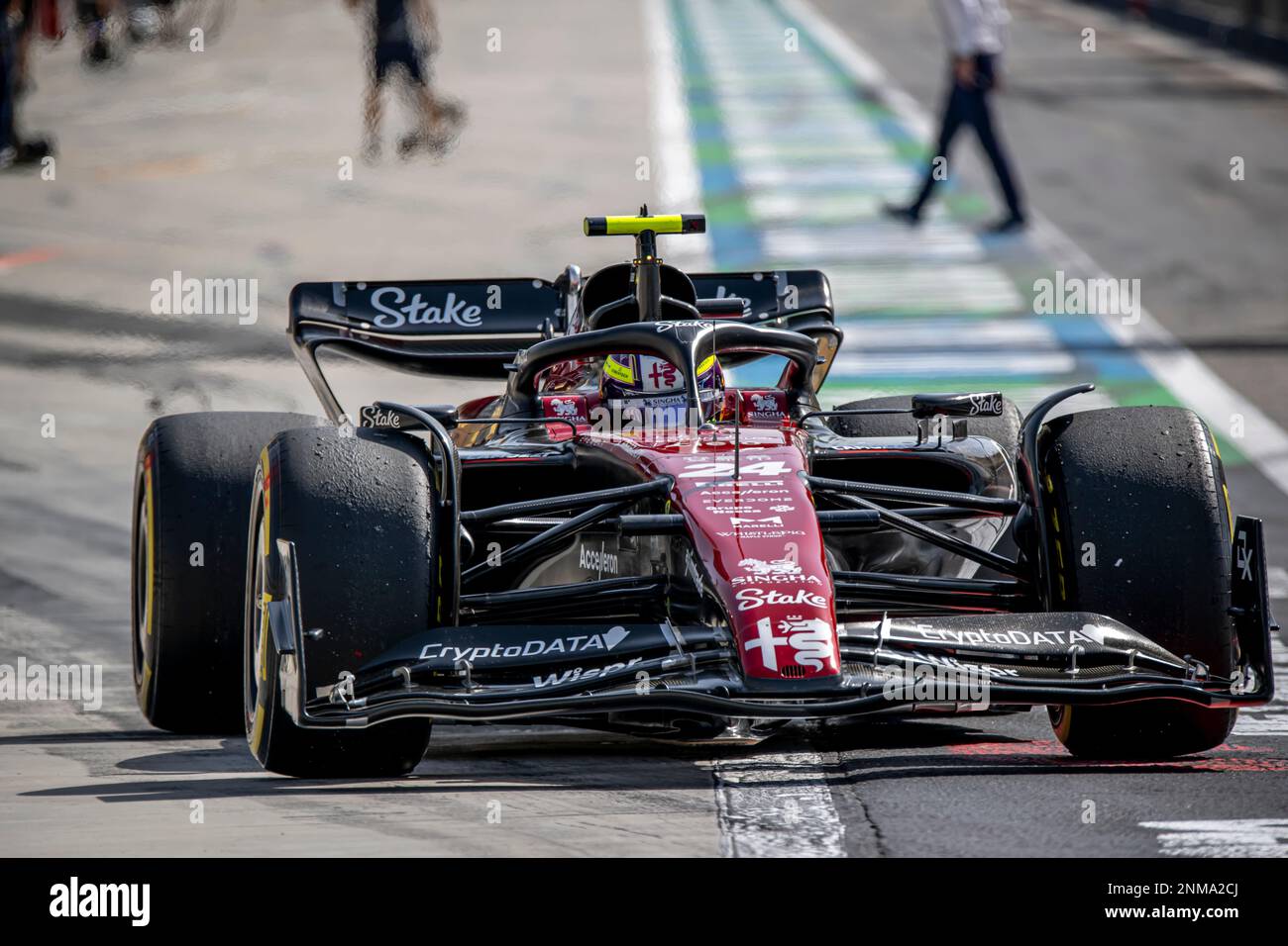 Sakhir, Bahrain, 24. Februar 2023, Zhou Guanyu aus China, tritt um den Alfa Romeo Racing an. Wintertests, die Wintertests der Formel-1-Meisterschaft 2023. Kredit: Michael Potts/Alamy Live News Stockfoto
