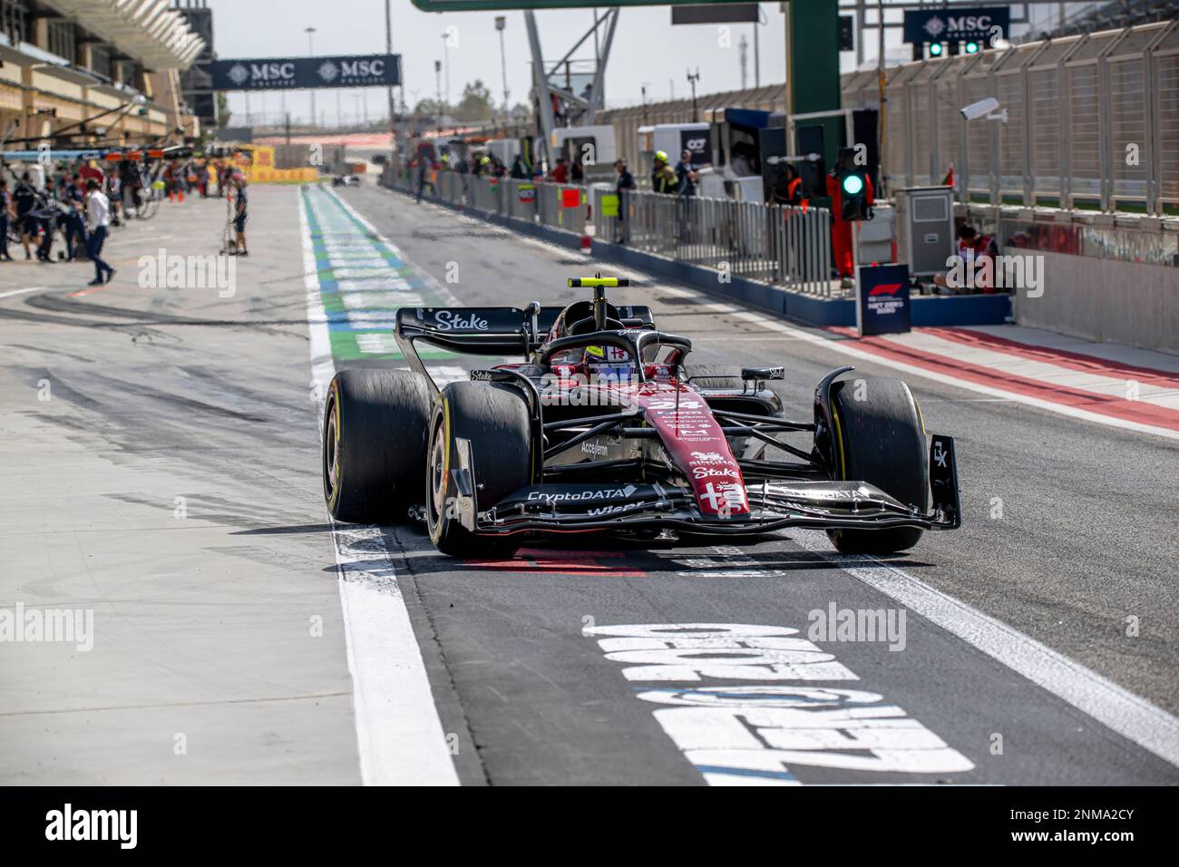 Sakhir, Bahrain, 24. Februar 2023, Zhou Guanyu aus China, tritt um den Alfa Romeo Racing an. Wintertests, die Wintertests der Formel-1-Meisterschaft 2023. Kredit: Michael Potts/Alamy Live News Stockfoto
