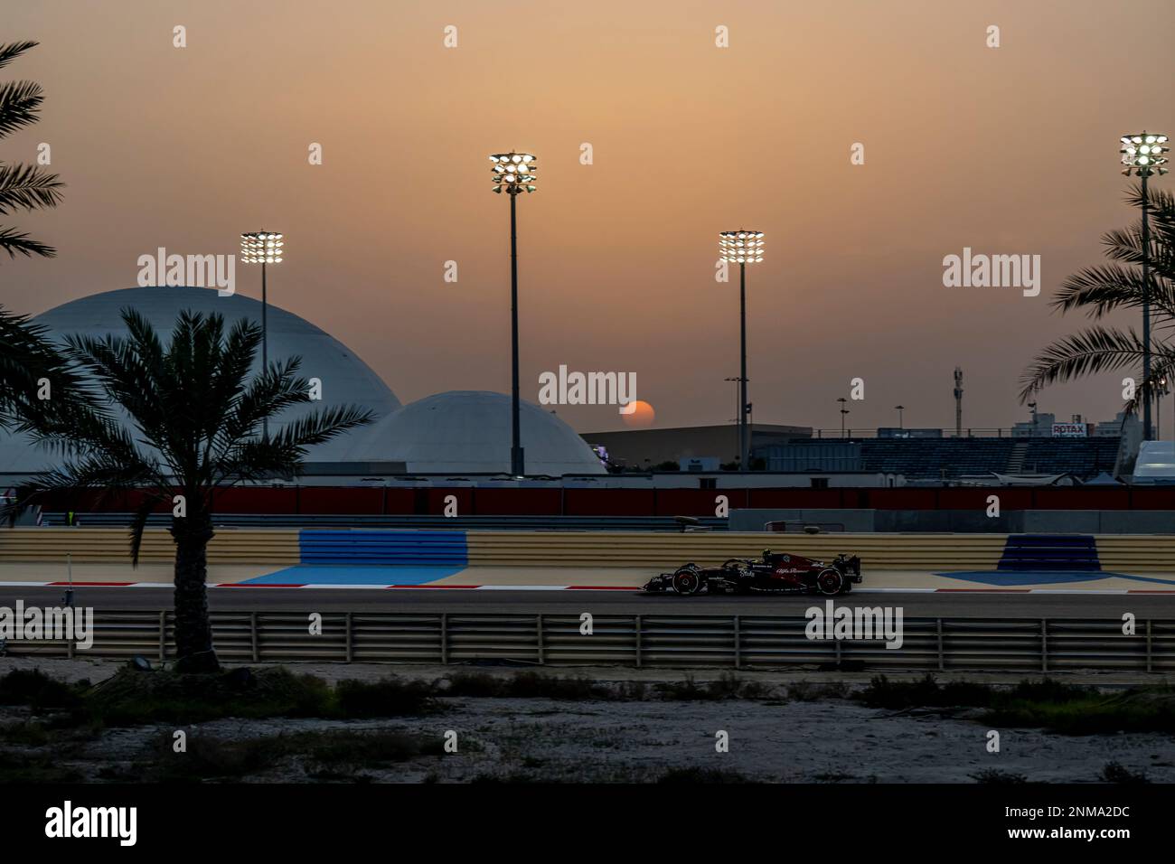 Sakhir, Bahrain, 24. Februar 2023, Zhou Guanyu aus China, tritt um den Alfa Romeo Racing an. Wintertests, die Wintertests der Formel-1-Meisterschaft 2023. Kredit: Michael Potts/Alamy Live News Stockfoto